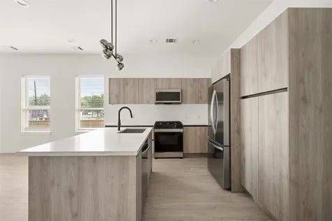 107 Tolima Dove Street Houston TX 77018