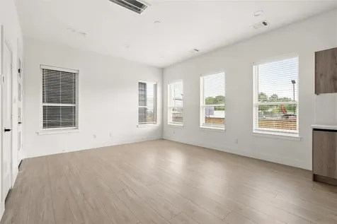107 Tolima Dove Street Houston TX 77018
