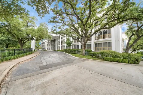 5050 Ambassador Way 306 Houston TX 77056