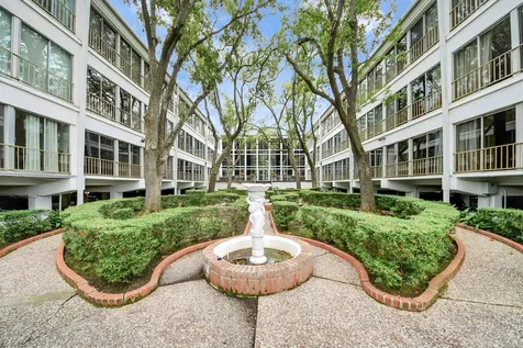 5050 Ambassador Way 306 Houston TX 77056