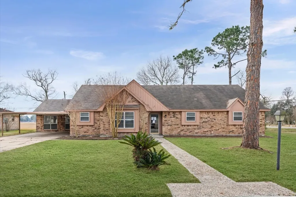 2709 Adams Street Alvin TX 77511