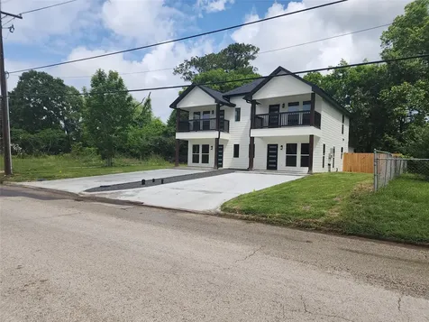 2651 Beaumont Avenue A Liberty TX 77575