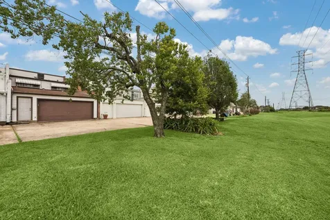 2454 Country Club Drive Pearland TX 77581