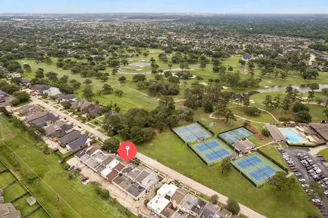 2454 Country Club Drive Pearland TX 77581