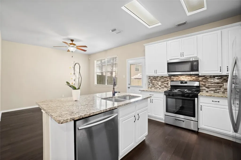 15 Blue Creek Place The Woodlands TX 77382