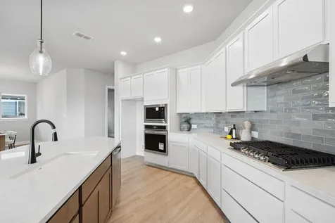 12131 Canal View Boulevard Mont Belvieu TX 77523