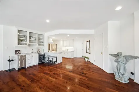 5050 Woodway Drive 2d Houston TX 77056