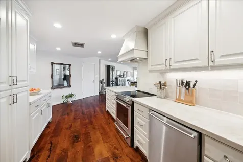 5050 Woodway Drive 2d Houston TX 77056