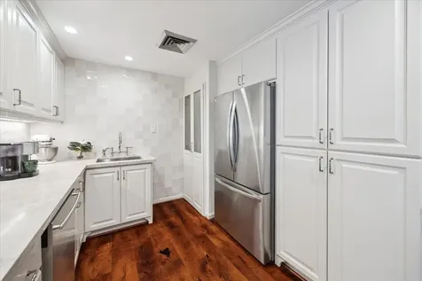 5050 Woodway Drive 2d Houston TX 77056