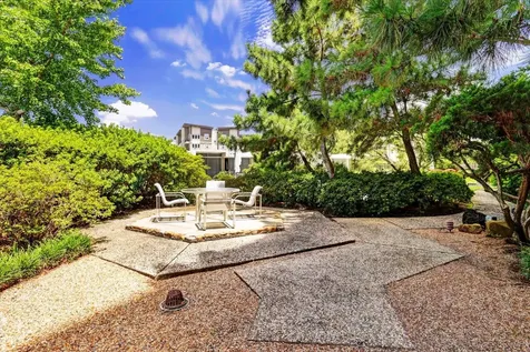 5050 Woodway Drive 2d Houston TX 77056