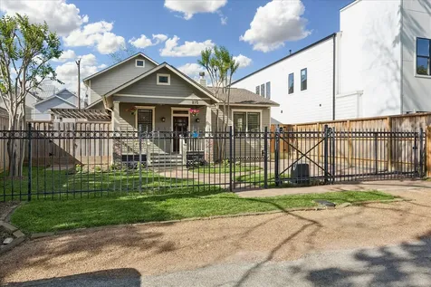 215 E 26th Street Houston TX 77008