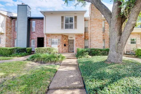 1035 Fountain View Drive Houston TX 77057