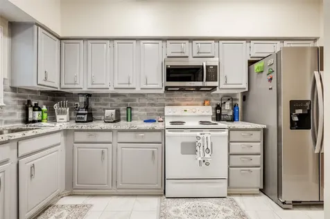 1035 Fountain View Drive Houston TX 77057