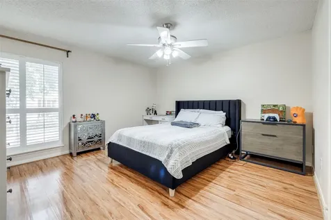 1035 Fountain View Drive Houston TX 77057