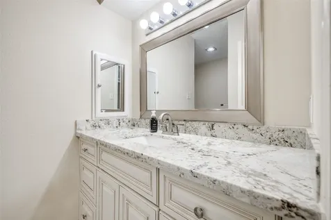 1035 Fountain View Drive Houston TX 77057