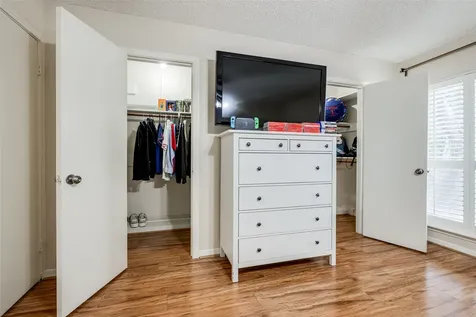 1035 Fountain View Drive Houston TX 77057
