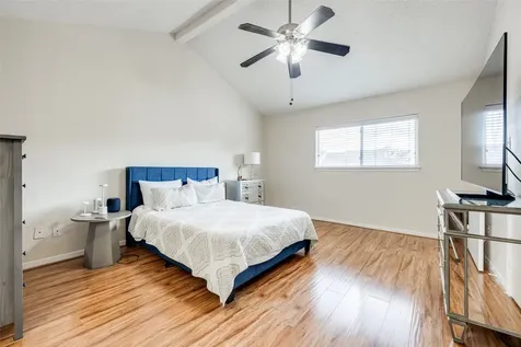 1035 Fountain View Drive Houston TX 77057