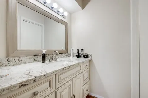1035 Fountain View Drive Houston TX 77057