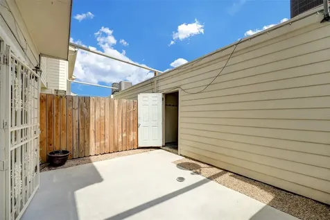 1035 Fountain View Drive Houston TX 77057