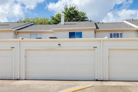 1035 Fountain View Drive Houston TX 77057