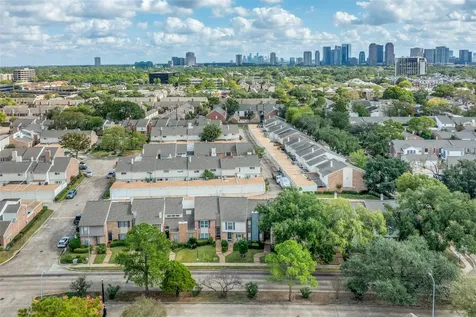 1035 Fountain View Drive Houston TX 77057