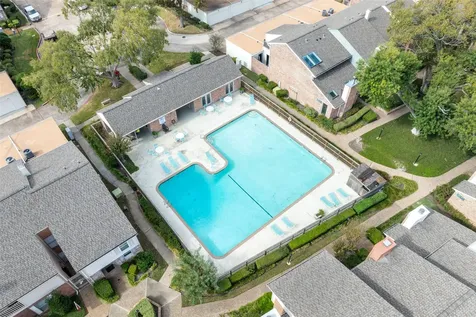 1035 Fountain View Drive Houston TX 77057