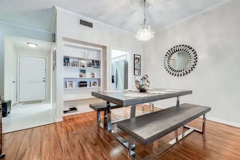 1035 Fountain View Drive Houston TX 77057