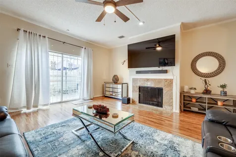 1035 Fountain View Drive Houston TX 77057