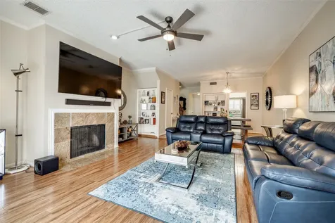 1035 Fountain View Drive Houston TX 77057