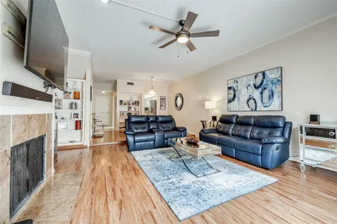 1035 Fountain View Drive Houston TX 77057