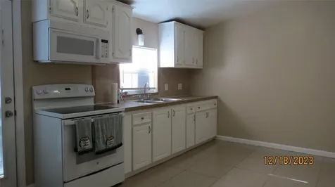 811 28th Street A Galveston TX 77550