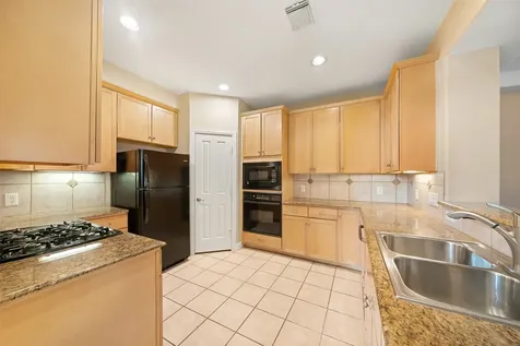 2406 Calumet Street Houston TX 77004