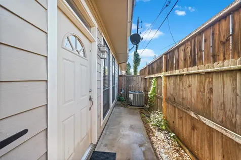 2406 Calumet Street Houston TX 77004