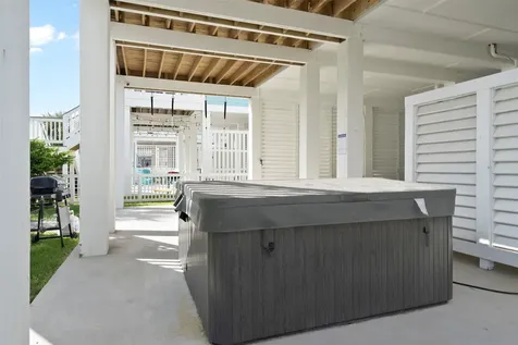 3807 Neptune Galveston TX 77554