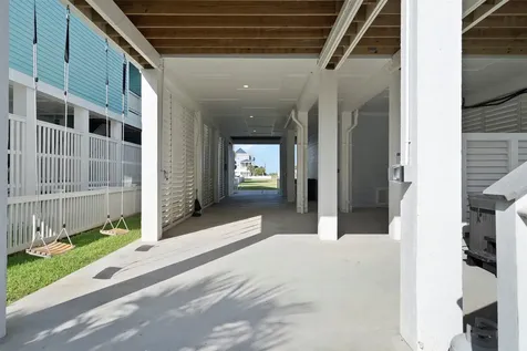 3807 Neptune Galveston TX 77554