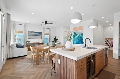 3807 Neptune Galveston TX 77554