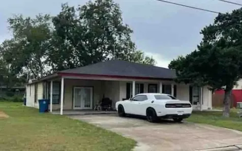 1209 W Stamper Street Beeville TX 78102