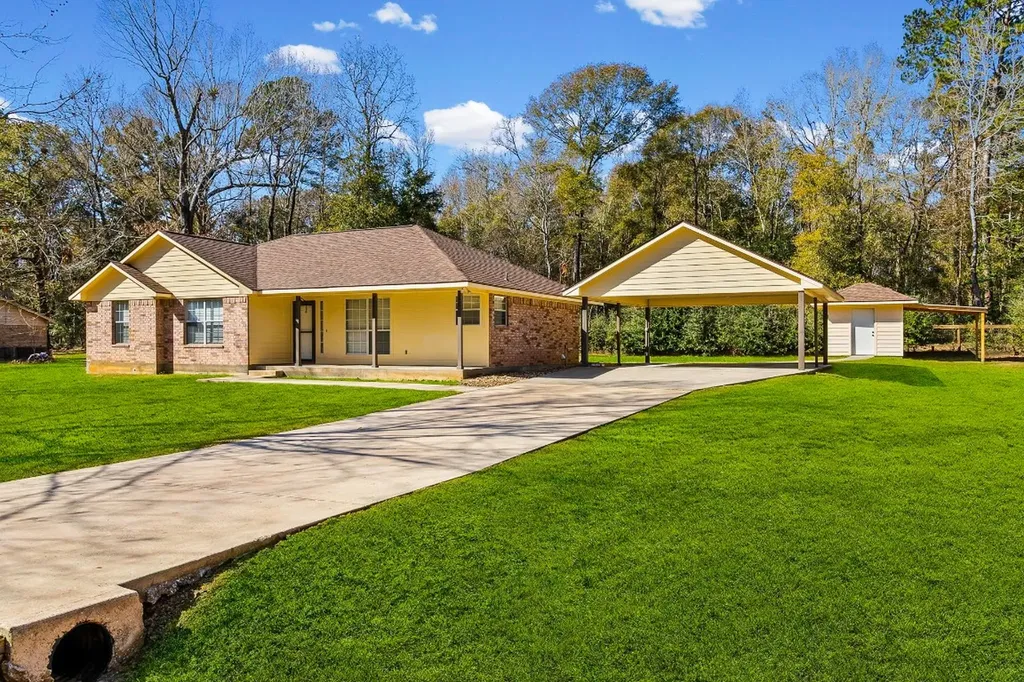 195 Oak Valley Livingston TX 77351