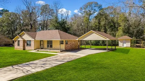195 Oak Valley Livingston TX 77351