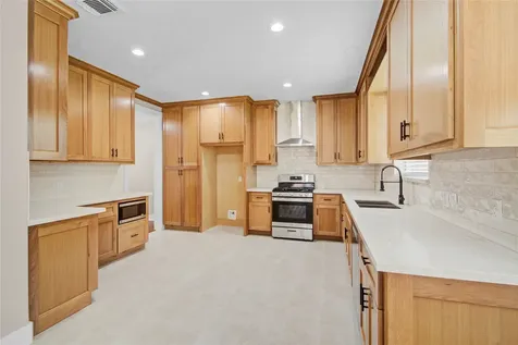 9406 Fern Wood Forest Houston TX 77040