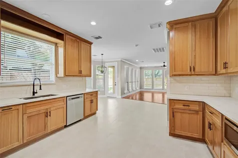 9406 Fern Wood Forest Houston TX 77040