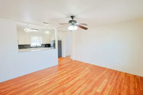 909 E Sarah Street Cuero TX 77954