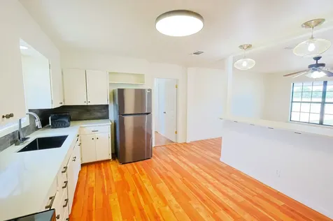 909 E Sarah Street Cuero TX 77954