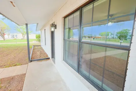 909 E Sarah Street Cuero TX 77954