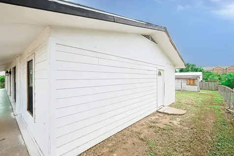 909 E Sarah Street Cuero TX 77954