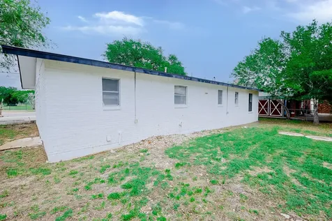 909 E Sarah Street Cuero TX 77954