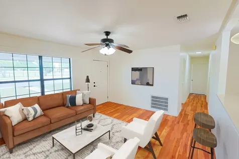 909 E Sarah Street Cuero TX 77954