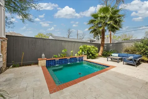 635 13th Street Houston TX 77008