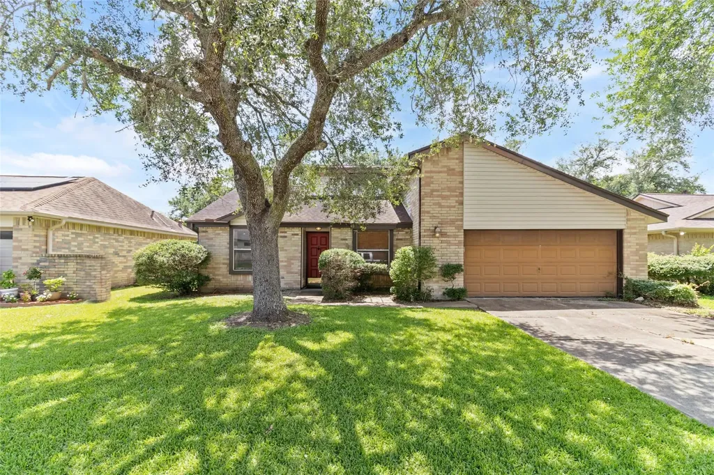 14 Sarita Road Angleton TX 77515