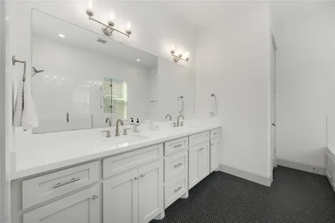 2825 Hicks Street Houston TX 77007